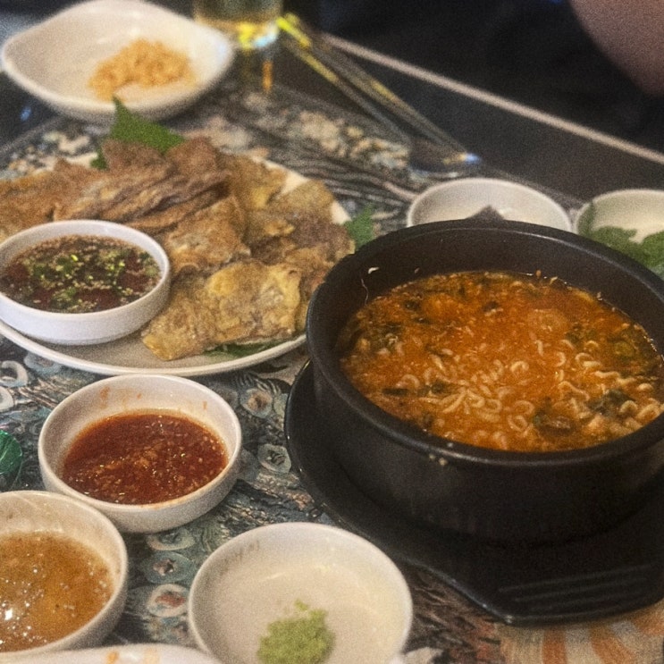  뭉티기 먹으러 가게된 요리주점 서현 육값어치 뭉티기 육사시미 육전 55cm육회초밥 소고기라면 리뷰.