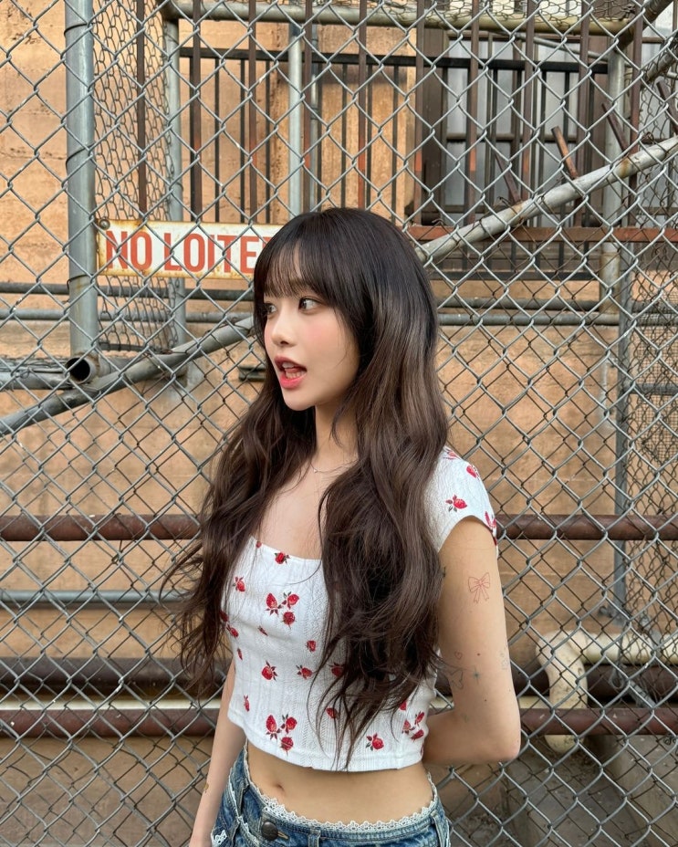  여름 여친룩으로 넘나 사랑스런 크롭 반팔 티셔츠 코디의 정석을 보여준 츄 데일리룩 살펴보기