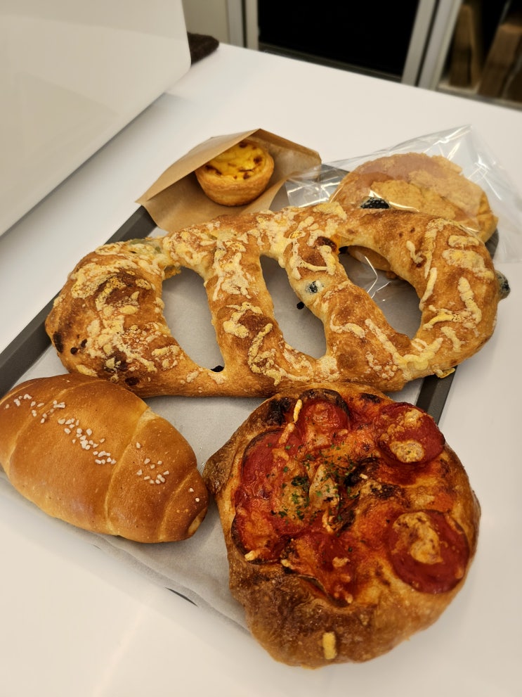  운정 베이커리 올리브 치즈 푸가스가 맛있는 스모르베이커리