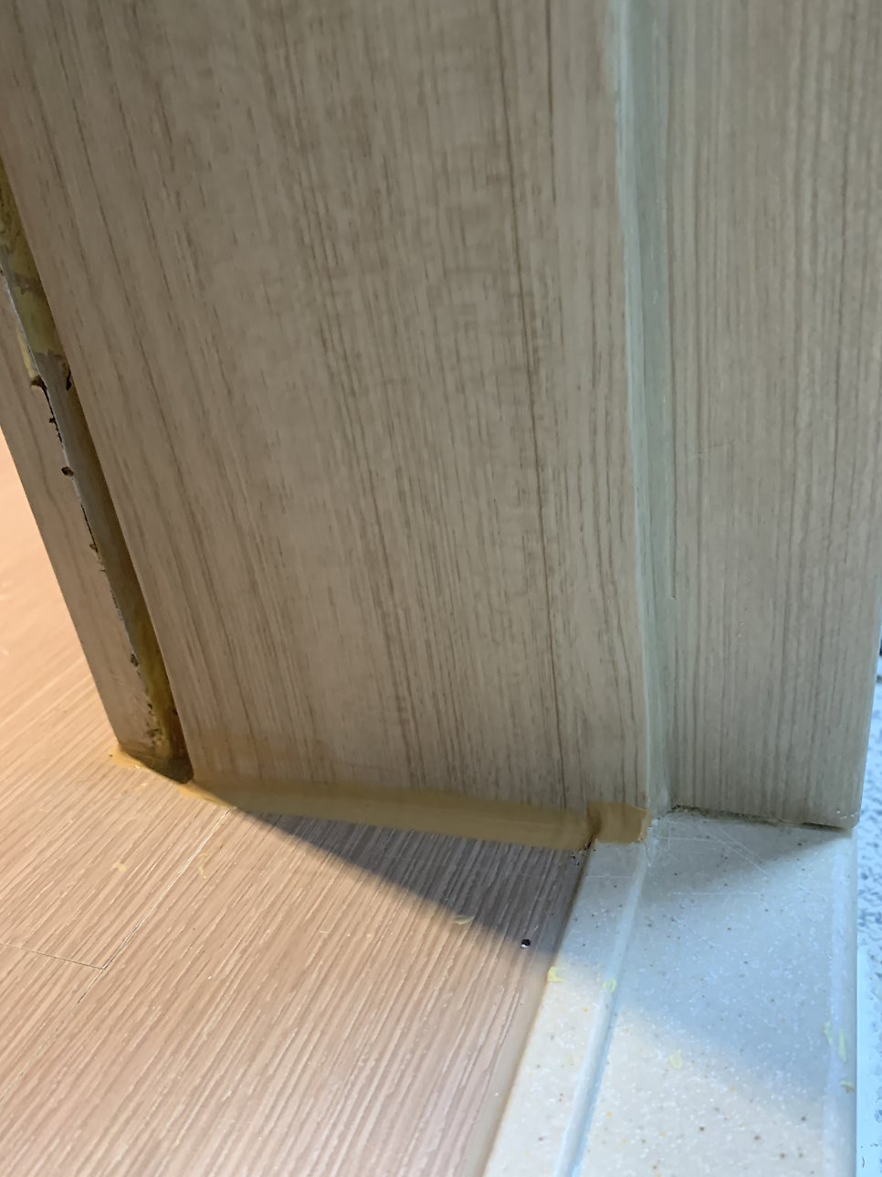 화장실 물먹은문틀 수리