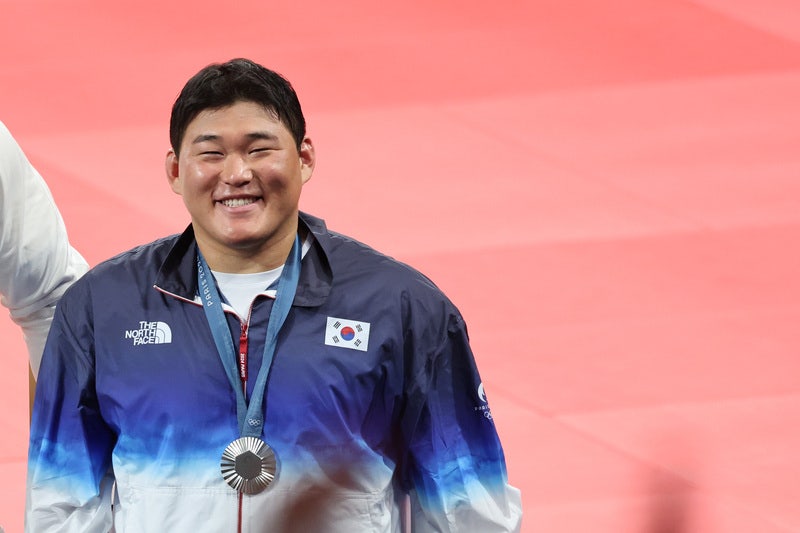 '마장동 고깃집 아들' 김민종, 유도 은메달…최중량급 새역사(2024)