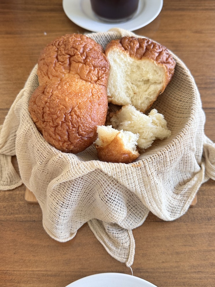  부산 좌천동카페 스팀식빵이 맛있는 네살차이