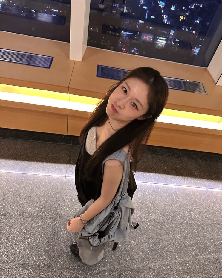  30대 여성에게 상위 1 티어 메탈 손목 워치인 반 금시계로 더 고급감이 더한 여자 롤렉스 데이저스트 시계 정보 w. 지연