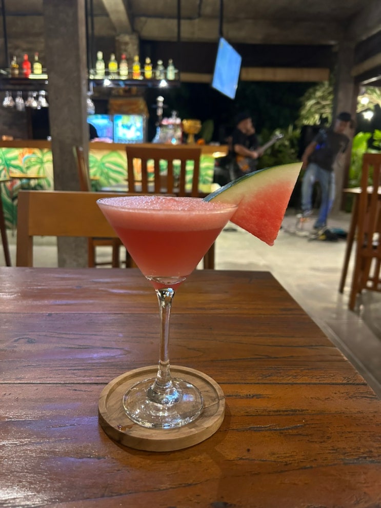  발리 우붓 라이브 공연이 있는 칵테일바 Sag Bistro