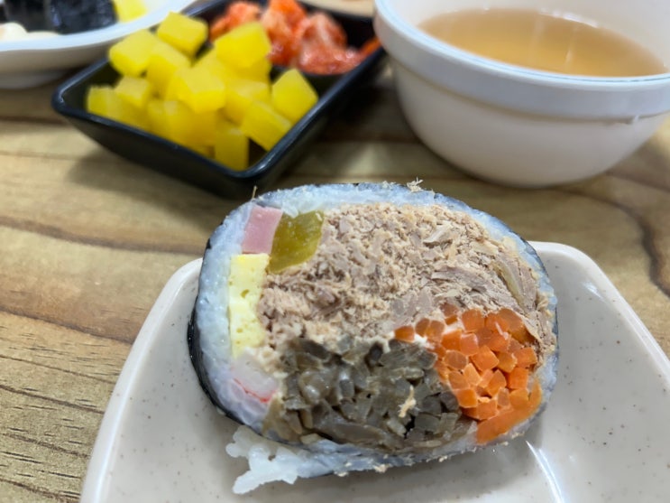  SNS에 유명한 배터지는 안암동 분식 <이공김밥>(샐러드김밥, 작은참치김밥, 참치김치볶음밥, 제육덮밥)