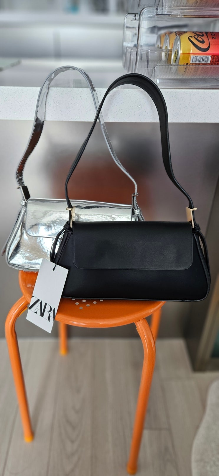 ZARA 자라 미니멀 플랩백 블랙 / <b>실버</b> <b>오타니</b> 와이프백으로 유명
