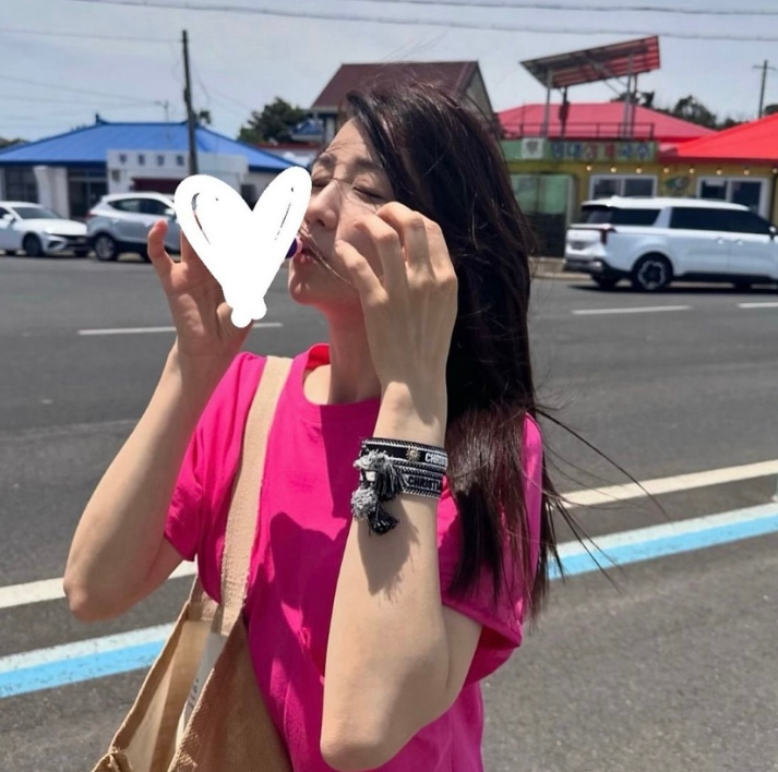  요즘 리얼로 연예인들 사이에서 난리난 인기 명품 주얼리 브랜드 디올의 여자 팔찌 세트 정보 ft. 박하선