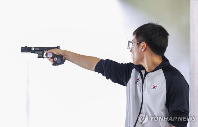 <b>조영재</b>, 25ｍ <b>속사권총</b> 결선행…한국 사격 최다 메달 도전(2024)