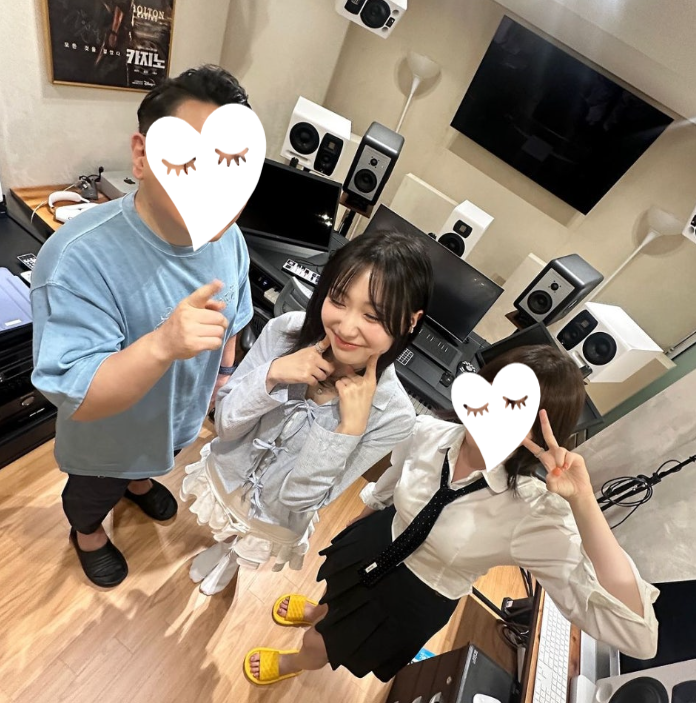  류수정의 센스 있는 OOTD로 여자 여름 소개팅룩에도 딱인 오픈 카라 쉬폰 블라우스 코디 정보