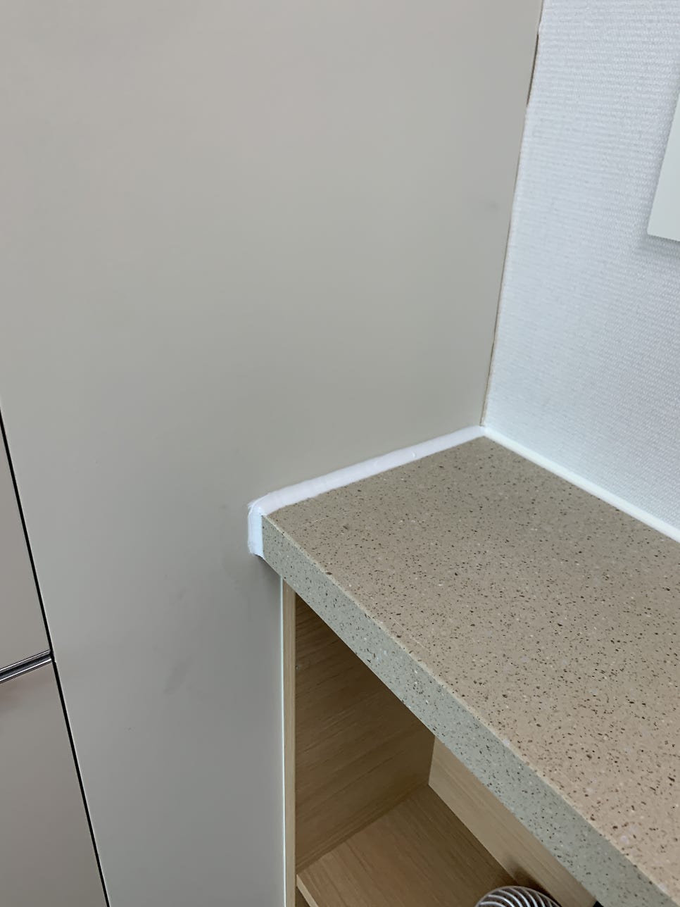 거실 팬트리장 시트지 시공