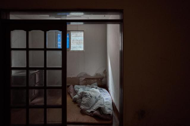 "연금 끊기면 안 돼" 부모 시신 방치한 중년 아들... 일본 '8050 문제'란 "연금 끊기면 안 돼" 부모 시신 방치한 중년 아들... 일본 '8050 문제'란