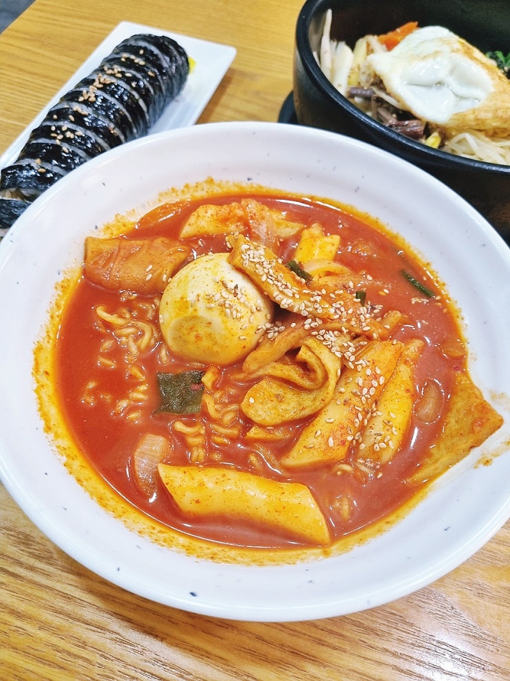  만월김밥 수지구 라볶이 돌비 맛도리에요.