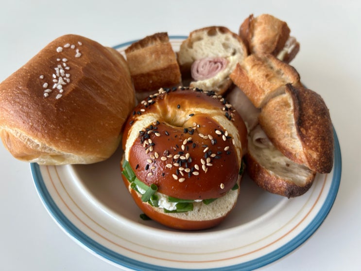  주말의 행복한 디저트타임 왕십리에 있는 소금빵 맛집 <빵드미 왕십리점>
