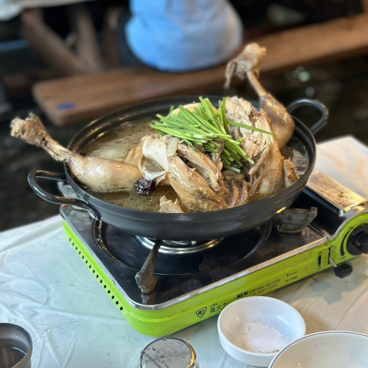  여름 피서 추천 찐으로 발담그고 먹는 춘천 동면 계곡형 별장한방토종닭 한방토종닭백숙 감자전 리뷰.