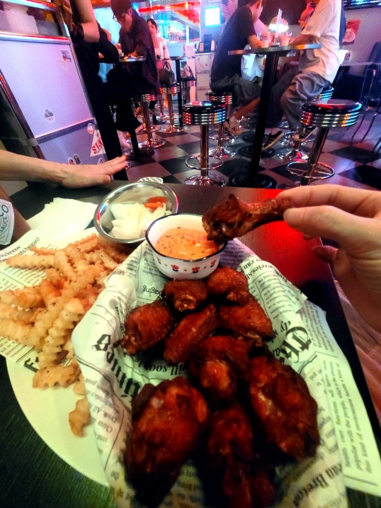  [서울/용산] 이태원 생맥주집, 스테이츠에서 버팔로 윙먹고 다트하면서 즐기는 프랑스 올림픽.