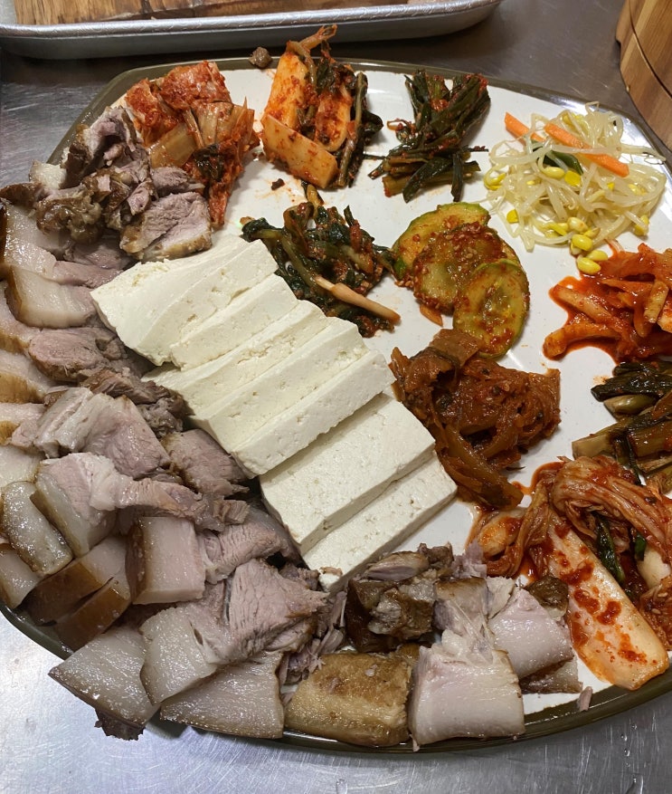  봉명동 수육이 맛있는 봉명동 밥집 '갈마골 초가김치'