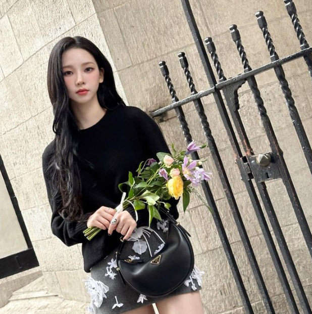  프라다 아르케 숄더백 여자 연예인 픽한 1순위 잇템 리뷰