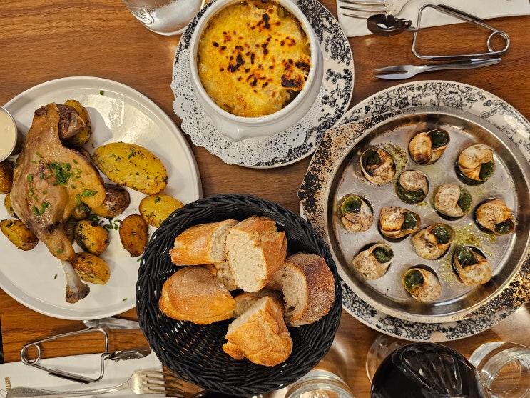  파리 루브르박물관 맛집 'Bistrot Richelieu' - 달팽이요리 에스카르고, 수프아론용, 콩피드카나르