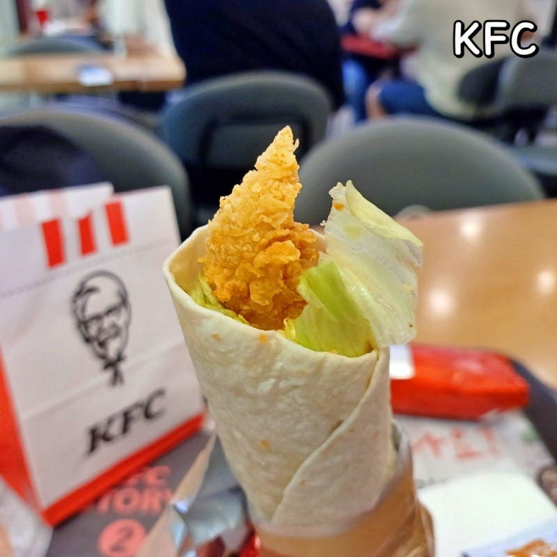 KFC 트위스터 칼로리 가격 치킨랩 후기