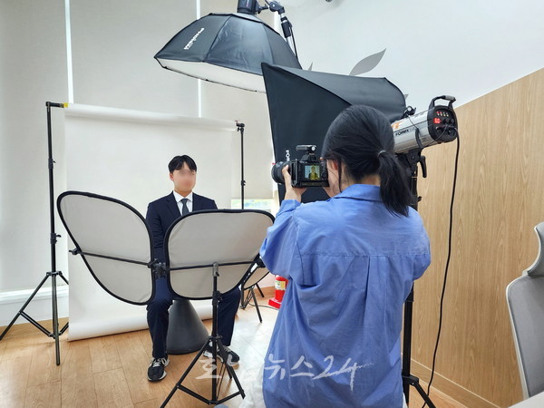  “정장 대여·사진 촬영·AI모의면접 무료로 이용하세요” 광주시 구직청년들에게 무상으로 취업지원 서비스 인기