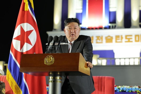 <b>김정은</b>, ‘새 첨단공격형’ 전술탄도<b>미사일</b>발사대 인계인수... 