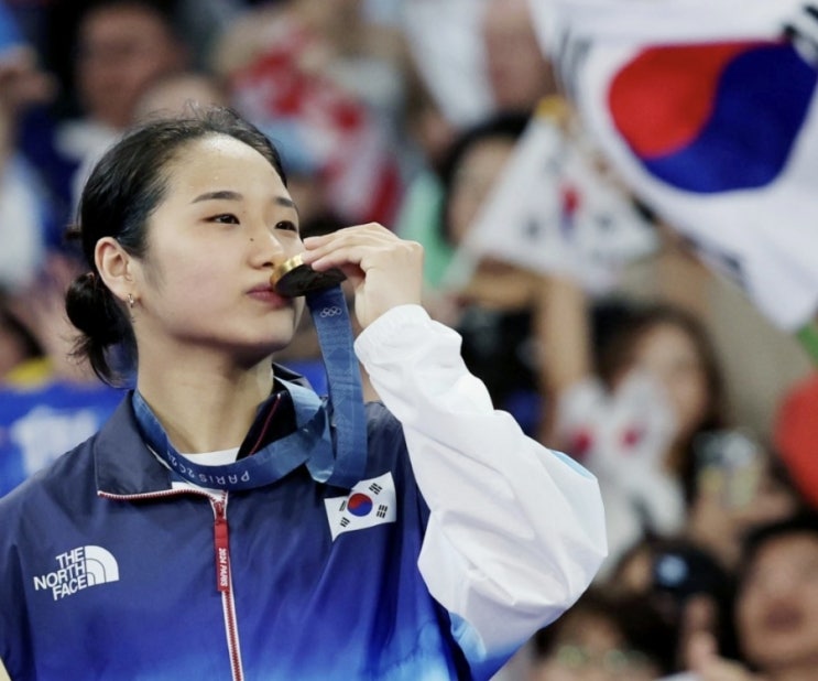 올림픽 금메달 포함 불과 22살의 나이에 배드민턴 그랜드슬램 달성한 안세영 선수 국민들이 지켜줍시다!