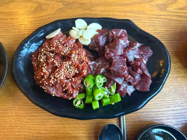  두툼 쫄깃한 육사시미가 왕 맛있는 상봉역 함평국밥