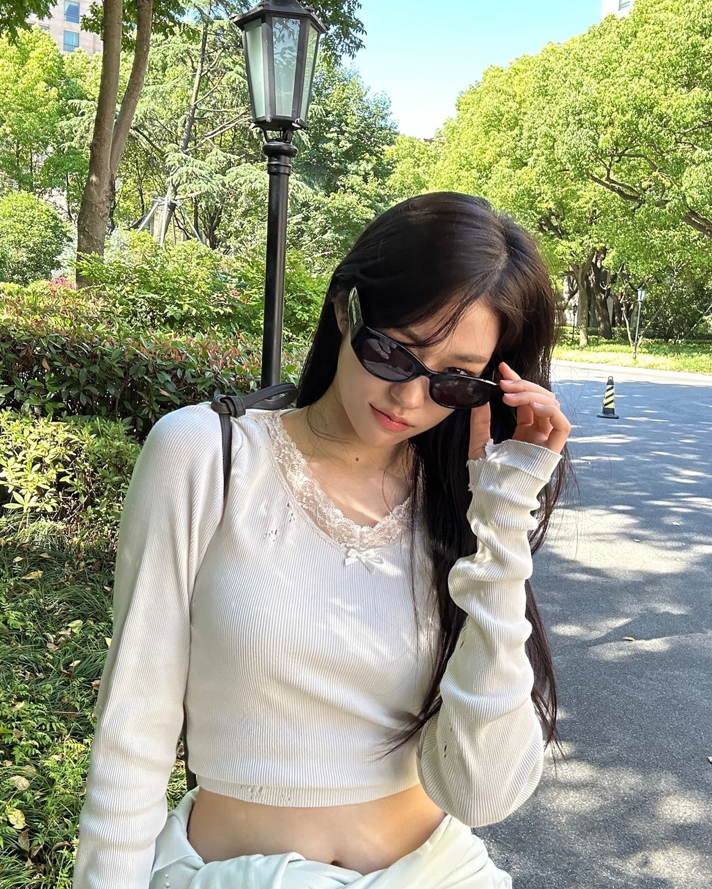  여름 여자 어글리슈즈 신발로 스타일리시함과 편함을 갖춘 명품 발렌시아가 서킷 스니커즈 추천 w. 노윤서