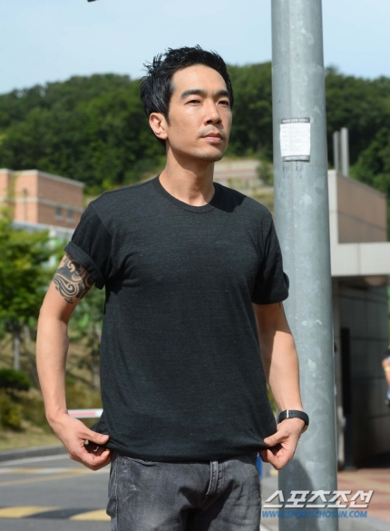 미성년자 <b>성범죄자 고영욱</b>, 하루만에 <b>유튜브</b> 10만 조회수