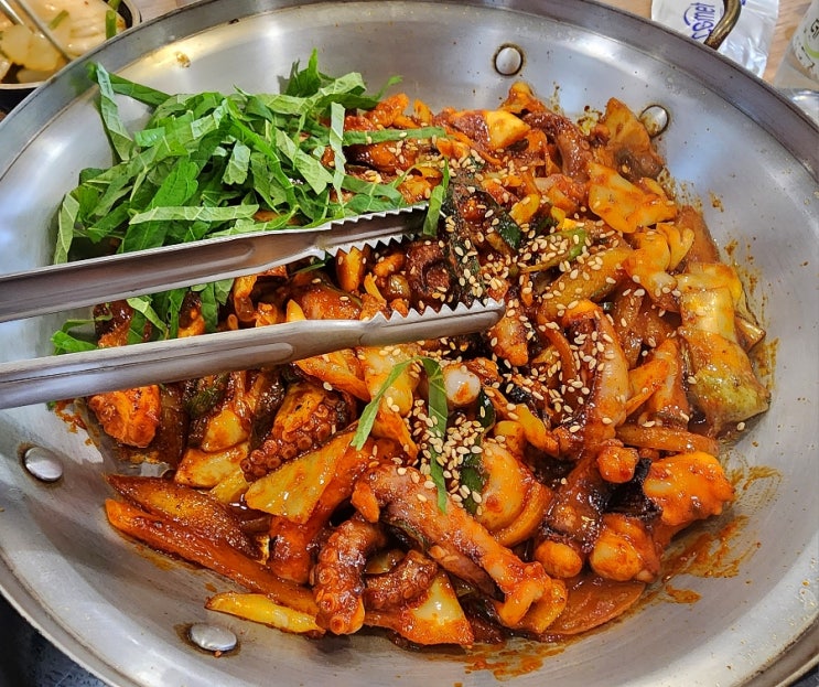  봉할매김치찌개 불백전문점 동대문종합시장점 - 낙지백반 죽이네;