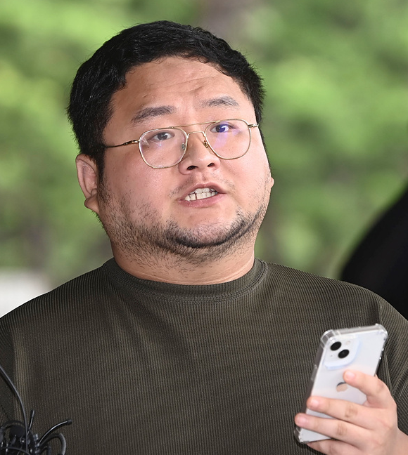 유출로 제2의 N번방 사태 우려... 미성년자 <b>성착취물</b> 대량 유포