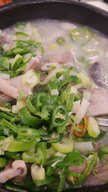  온담순대국 본점에서 삼 남매 아침 겸 점심식사 1인 1메뉴