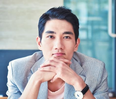 엄태구 형 엄태화 감독 나이 가족 아버지 어머니 부모님 형수님 학력 키 고향 결혼 여자친구