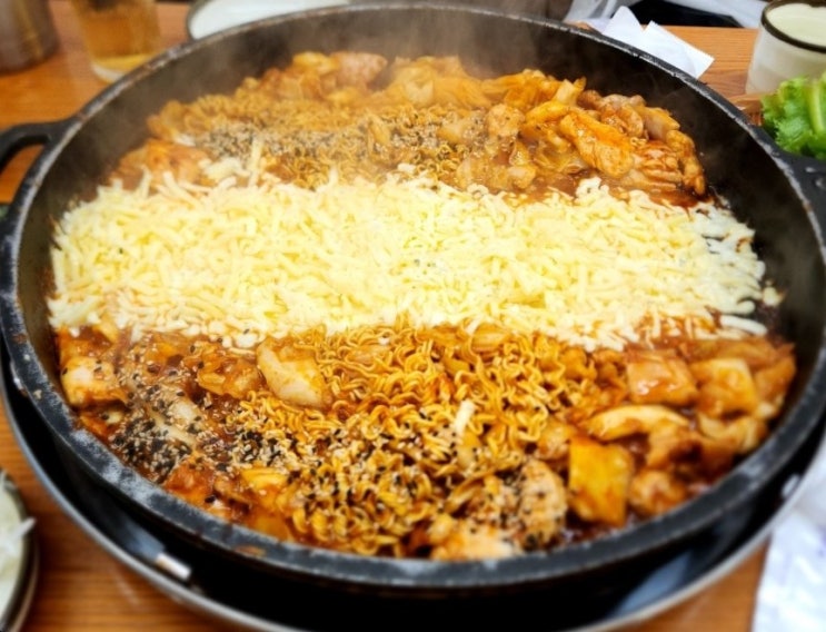  명동 닭갈비 치즈 맛 가득한 서울 종로 맛집 장인닭갈비 명동점