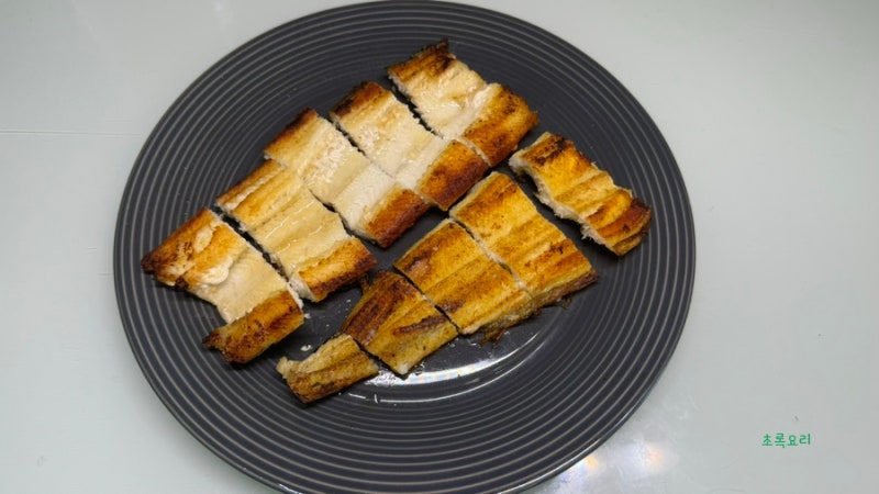 후라이팬에 장어 맛있게 굽는법 집에서 바다장어 소금구이