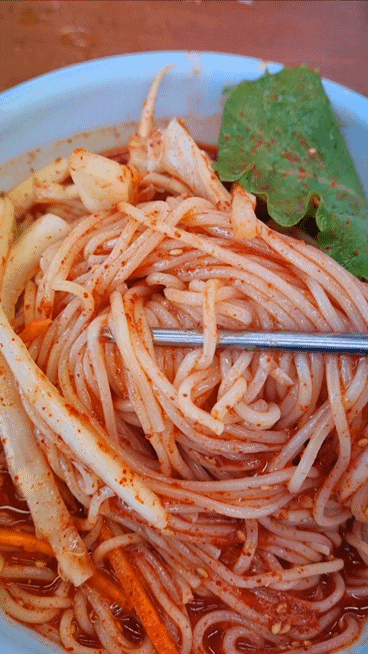  망향비빔국수 본점에서 더위에 지친 입맛 살리기