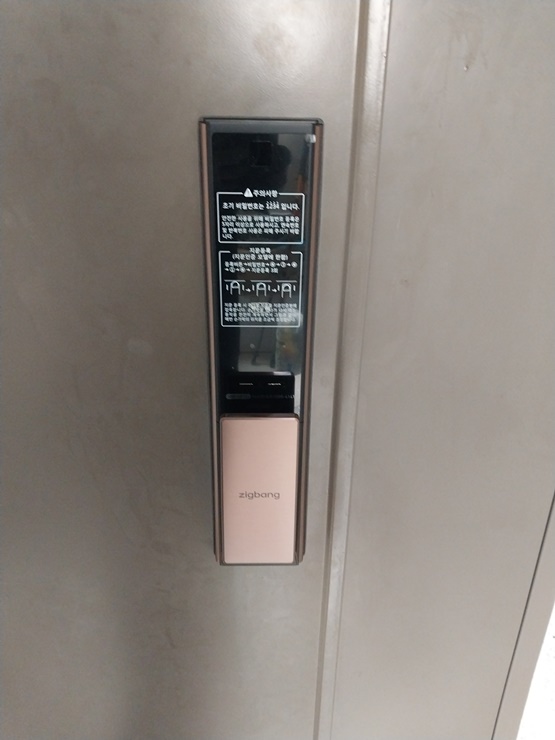  은평구 은평뉴타운도어락 설치를 제갈막푸르지오아파트에 직방 푸시풀도어락 SHP-DP751으로 교체 설치하였습니다