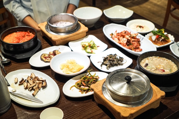  파주 이장님밥상 건강한 전통 한정식 9첩 반상 심학산 솥밥