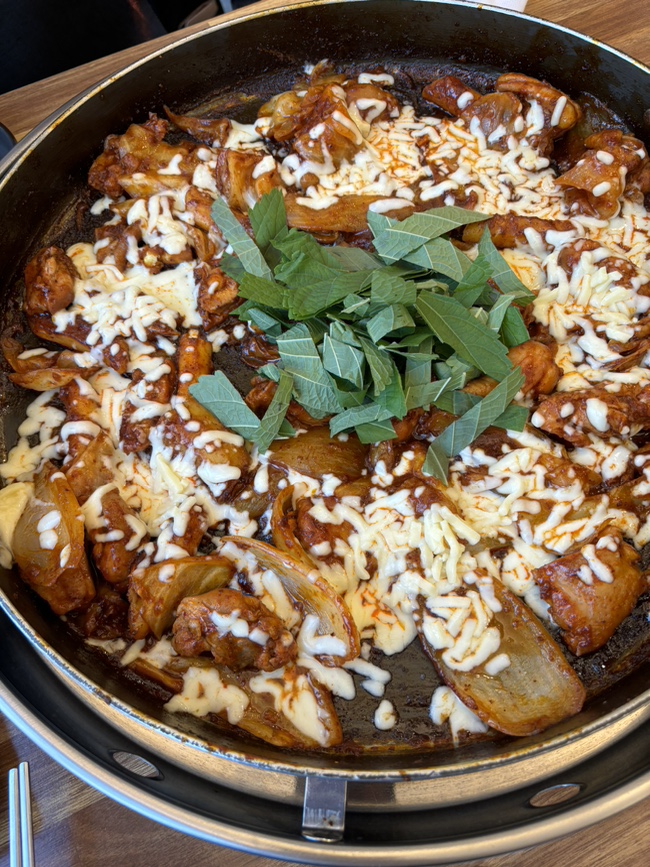  [장가닭갈비 신촌] 경의선 숲길 뷰가 좋은 신촌 닭갈비 맛집