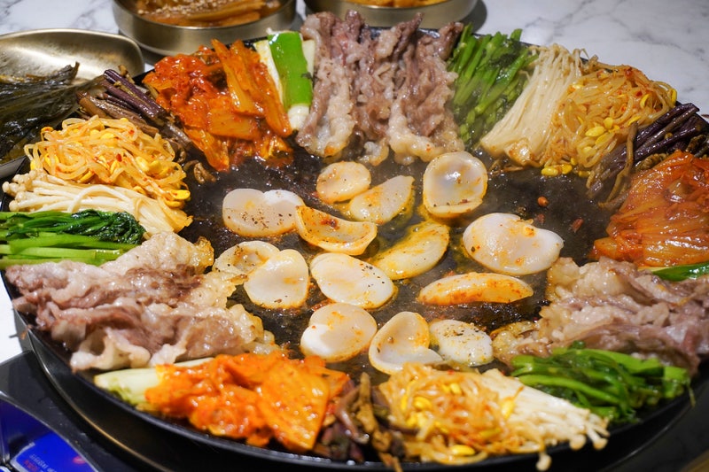 Jamsil Lotte Concert Hall: Enjoy a Great Performance and Delicious Dining!