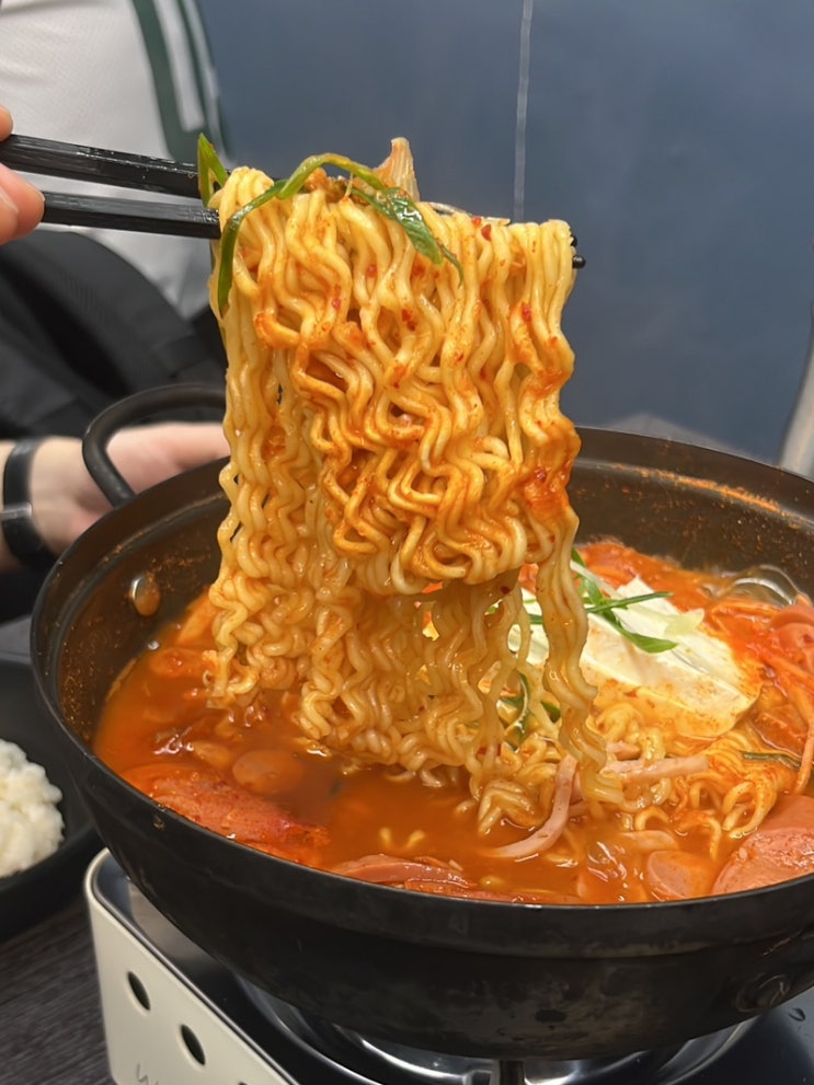  부천 중동 맛집 다섯가지 햄이 듬뿍 들어간 푸짐한 부대찌개가 먹고 싶다면 한식인생