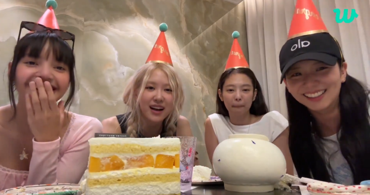<b>블랙핑크 데뷔 8주년</b> 기념 위버스 라이브 원본 영상 사진
