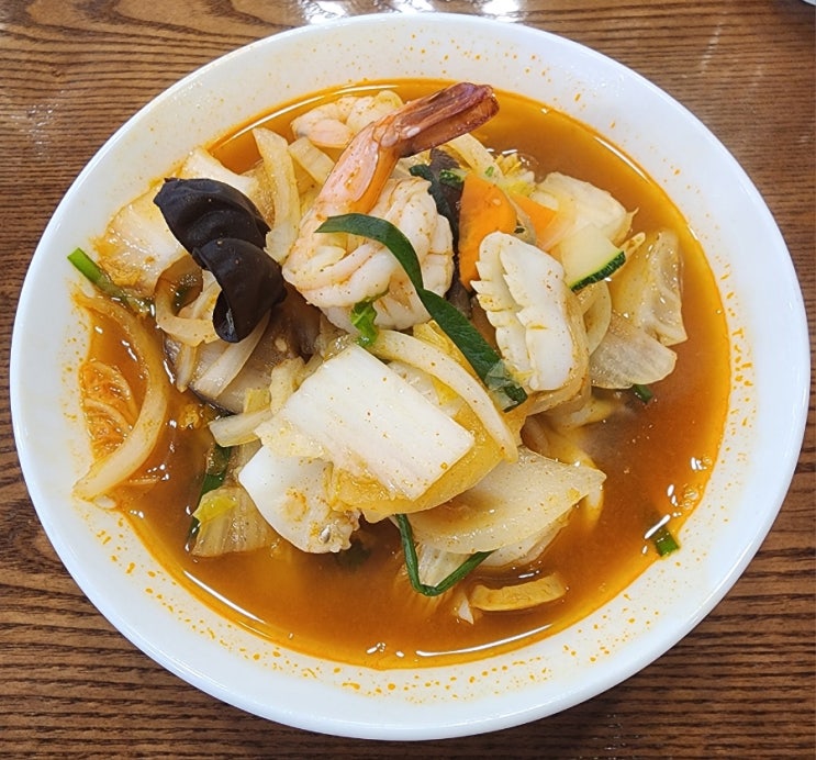  부영각 - 해산물이 가득하고 라이트한 맛의 삼선짬뽕! 마포구 용강동 중식당 리뷰