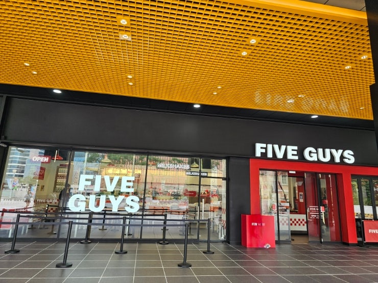 FIVE GUYS 파이브가이즈 서울역 FIVE GUYS 파이브가이즈 서울역