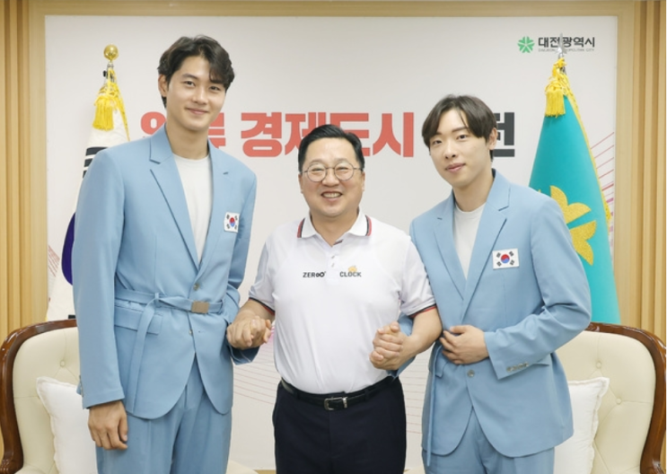 "성심당 뛰어넘겠다"…'대전의 아들' <b>오상욱</b> '<b>금의환향</b>... 