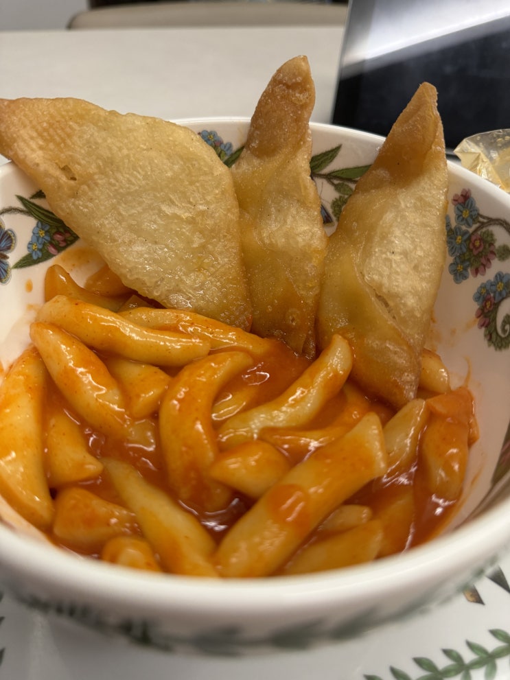  철이 야끼만두 리뷰 with 떡볶이