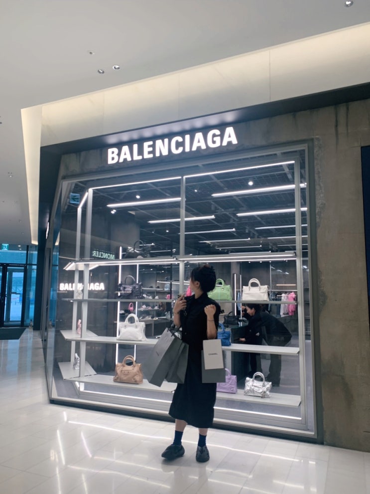  더 현대 서울 발렌시아가 르 시티 스몰 백 참 에펠 키링 블랙 BALENCIAGA Le City