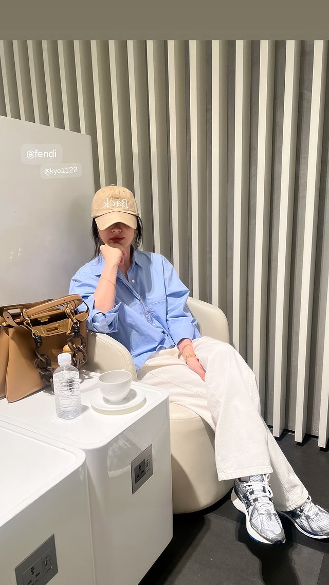 송혜교, 아무리 가려도 미모 못 숨겨 "홍콩에서 만나요"