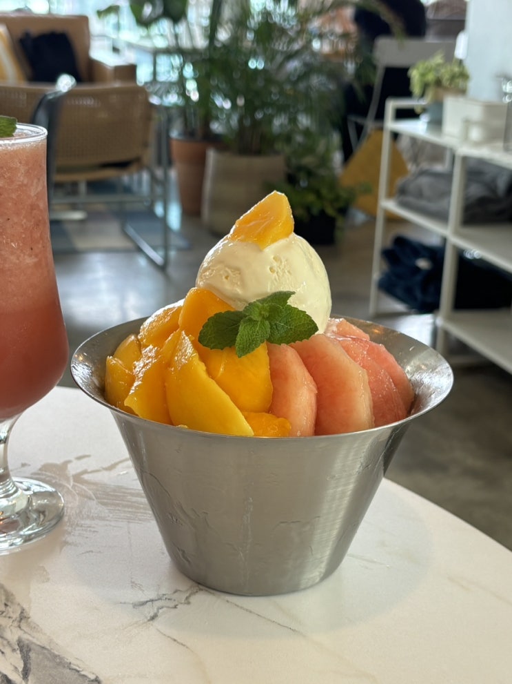  홍대카페 발코니가든 애플망고 복숭아빙수 맛집