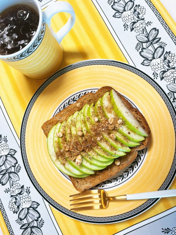 초록 아오리 사과 땅콩 버터 샌드위치 청사과 오픈 샌드위치 다이어트 음식 브런치 레시피